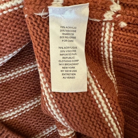 T Tahari | Saddle Stripe Long Sleeve Crop Sweater (M) - Picture 4 of 4